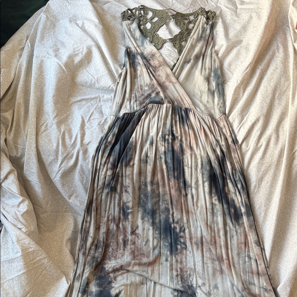Chic Tie-Dye Maxi Dress with Lace Detail